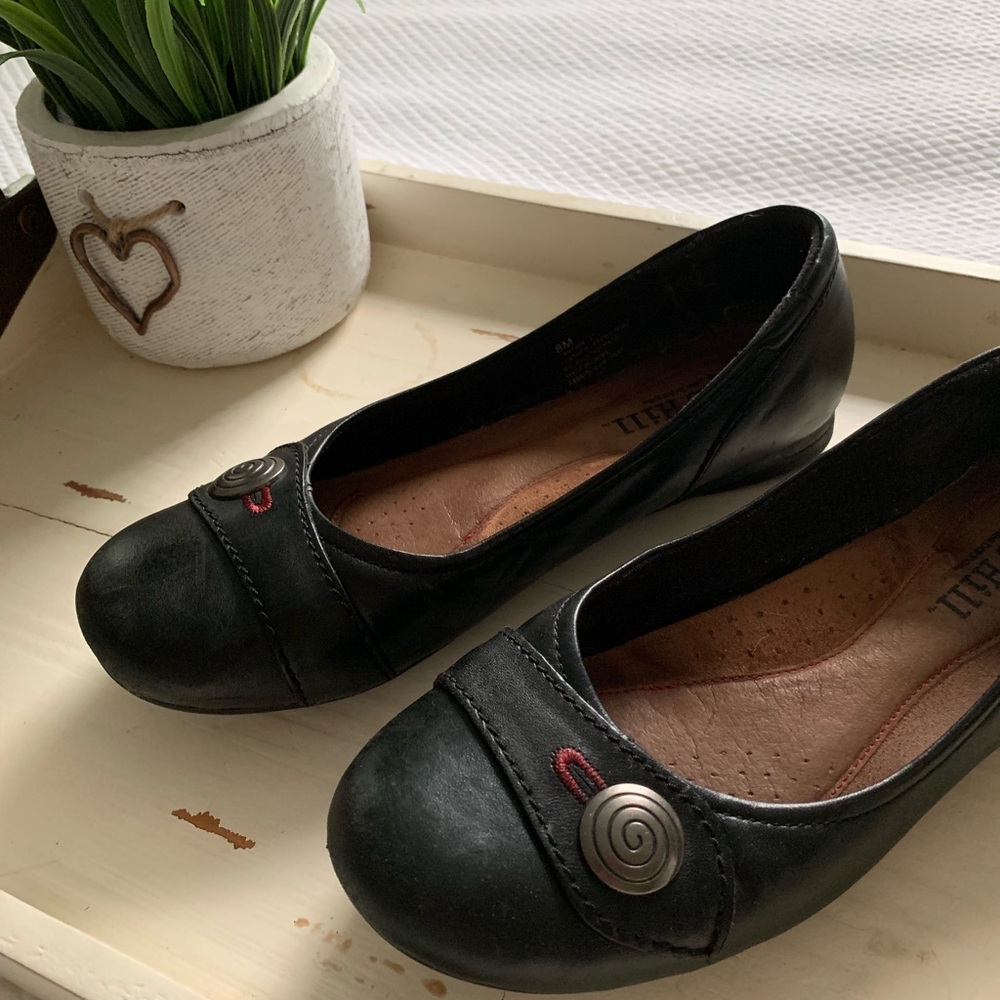 Cobb Hill Black Leather Flats